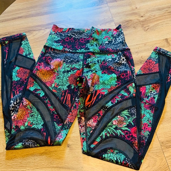 Lululemon high rise mesh 28